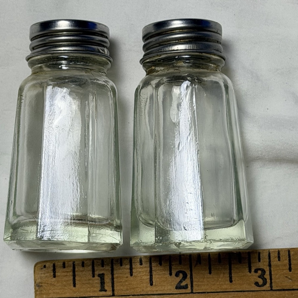 GEMCO The Original Retro Glass Salt and Pepper Shakers. 3"